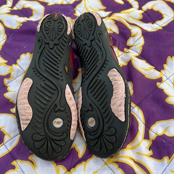 Read slip on shoes - Picture 2 of 2